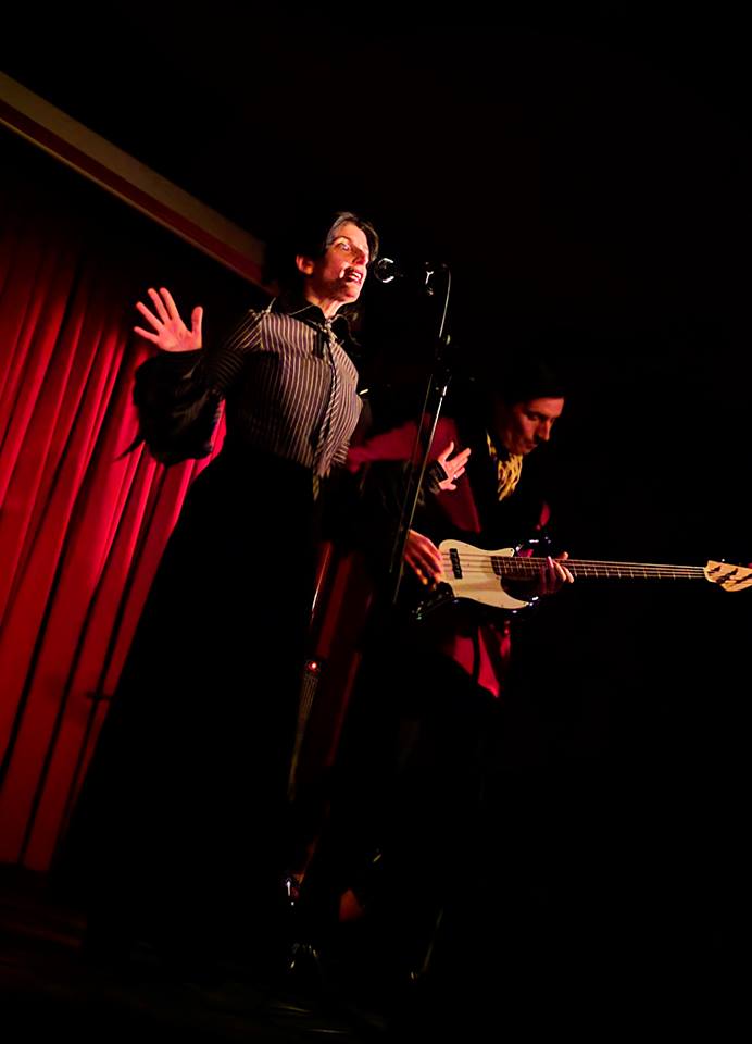 Sister Chain and Brother John, live at the Roter Salon, Berlin